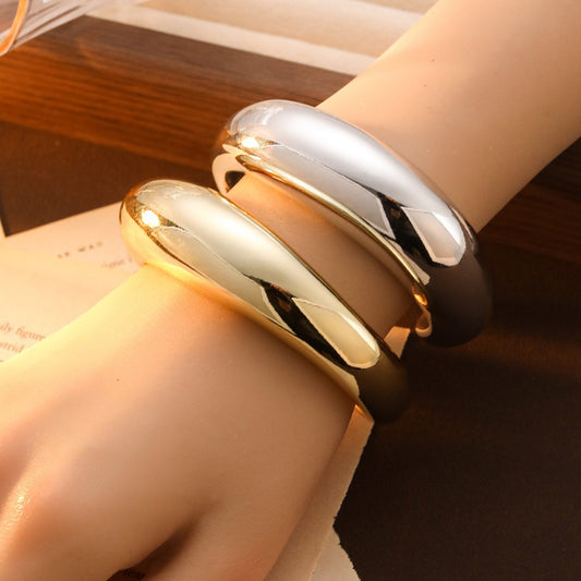 Metal-plated Curved Open Bracelet With A Premium Sophisticated Look For Women